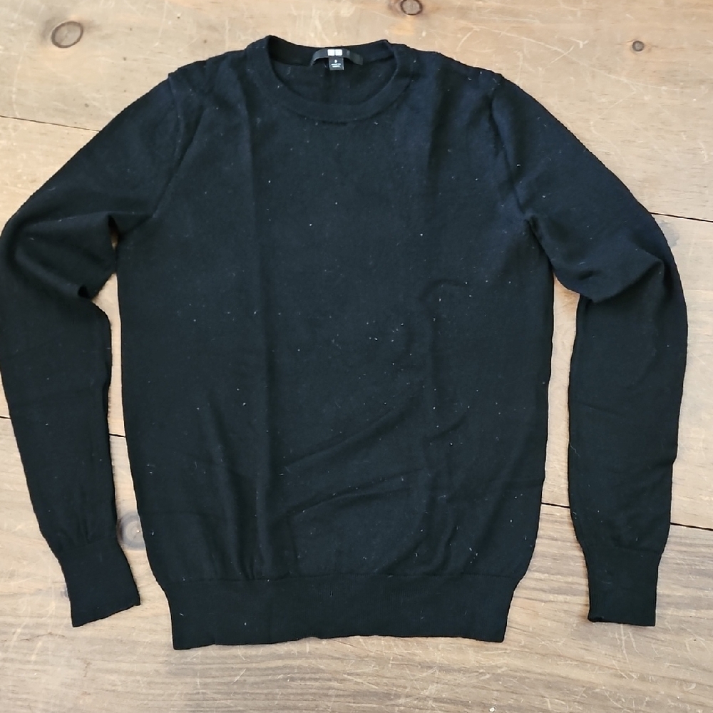 Black Lightweight Uniqlo Sweater